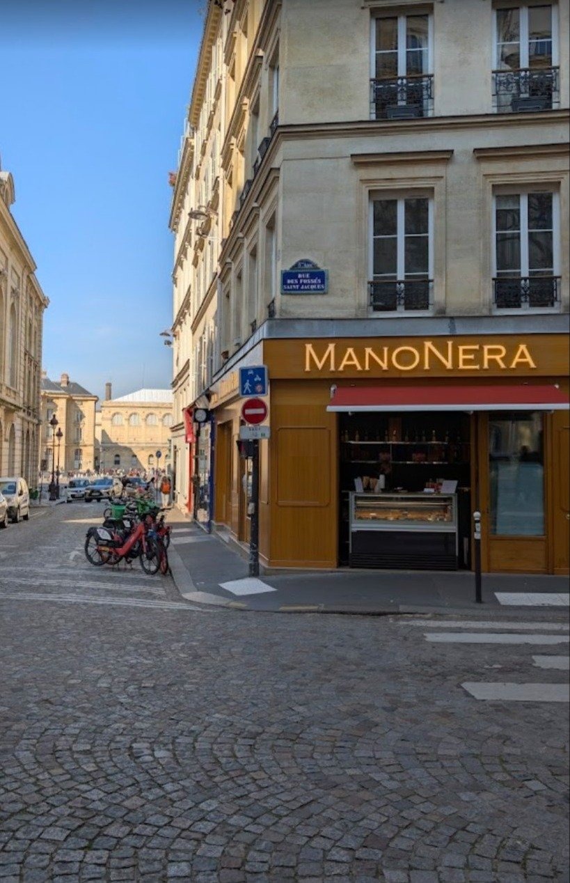 Façade de ManoNera, rue des Fossés Saint-Jacques